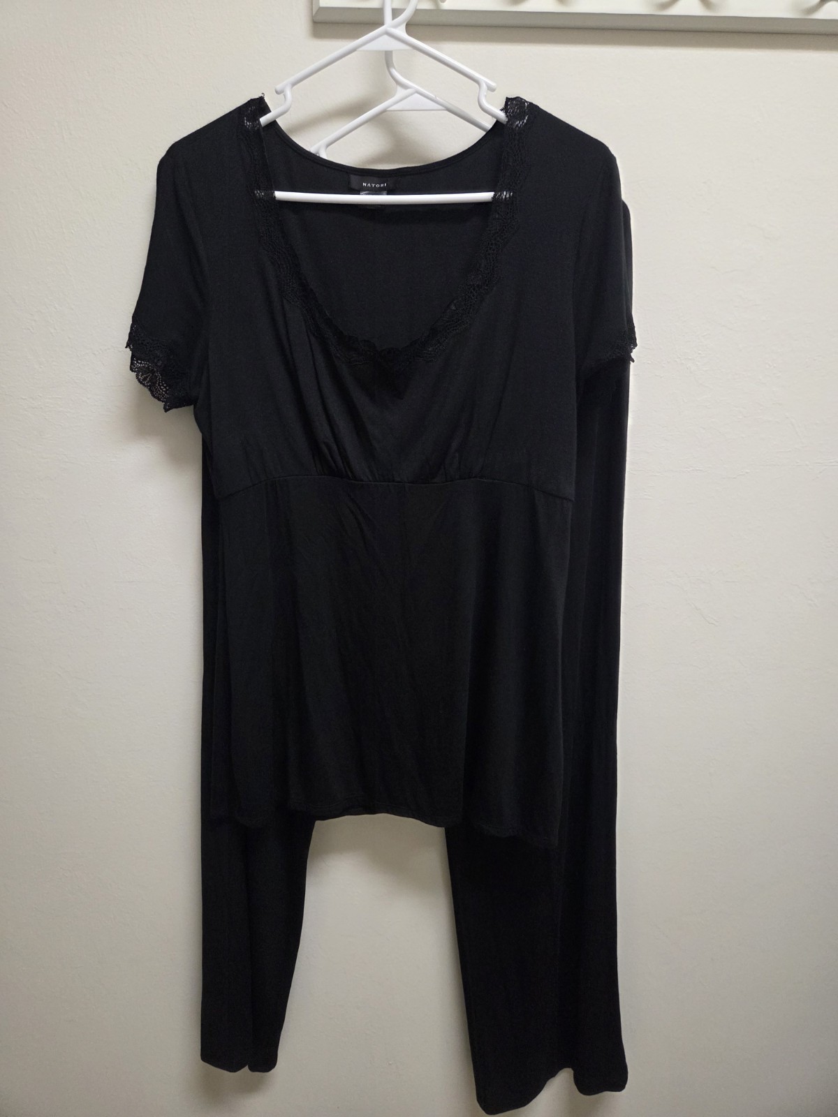 NEW Natori Modal Lace Trim Pajama Set Med. $179 NEW Natori Modal Lace Trim Pajama Set Med. $179