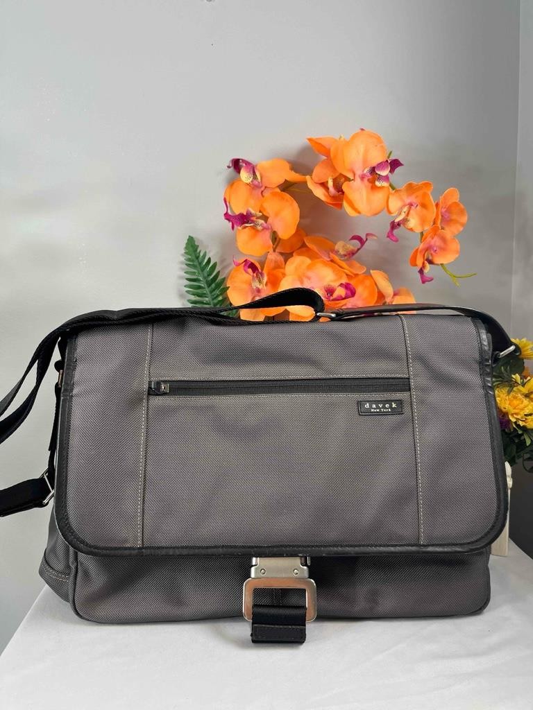THE DAVEK New York High-impact Ballistic Nylon Carryall Messenger Bag in Grey