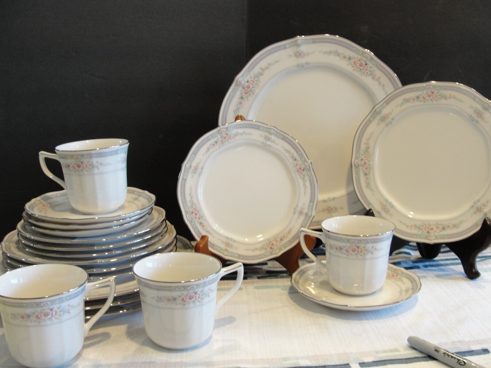 NORITAKE ROTHSCHILD 4 -5 PIECES SETTING 20 PIECES  Japan