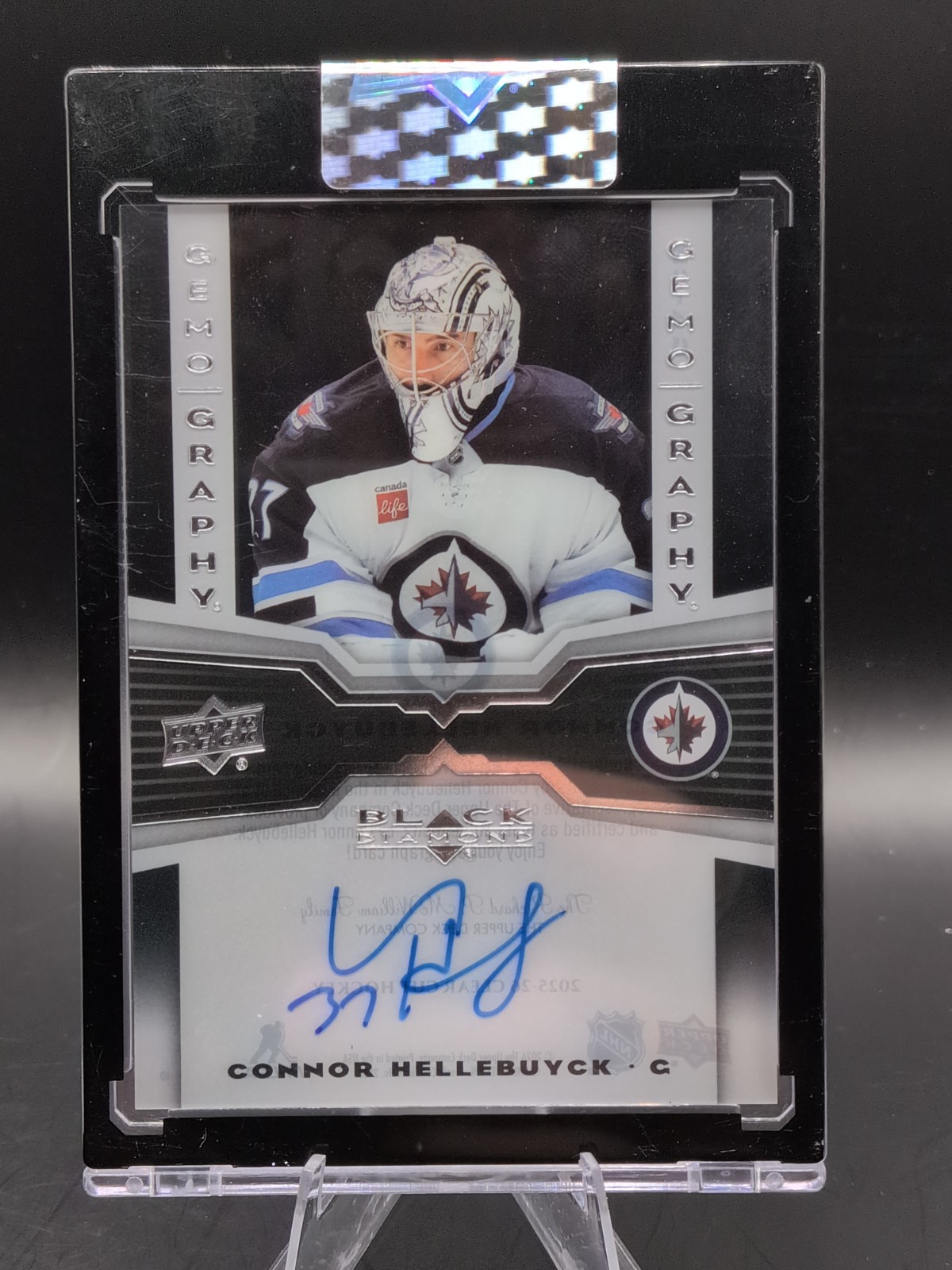2025-26 UD Clear Cut Black Diamond Gemography Auto Connor Hellebuyck #GA-CH 2025-26 UD Clear Cut Black Diamond Gemography Auto Connor Hellebuyck #GA-CH