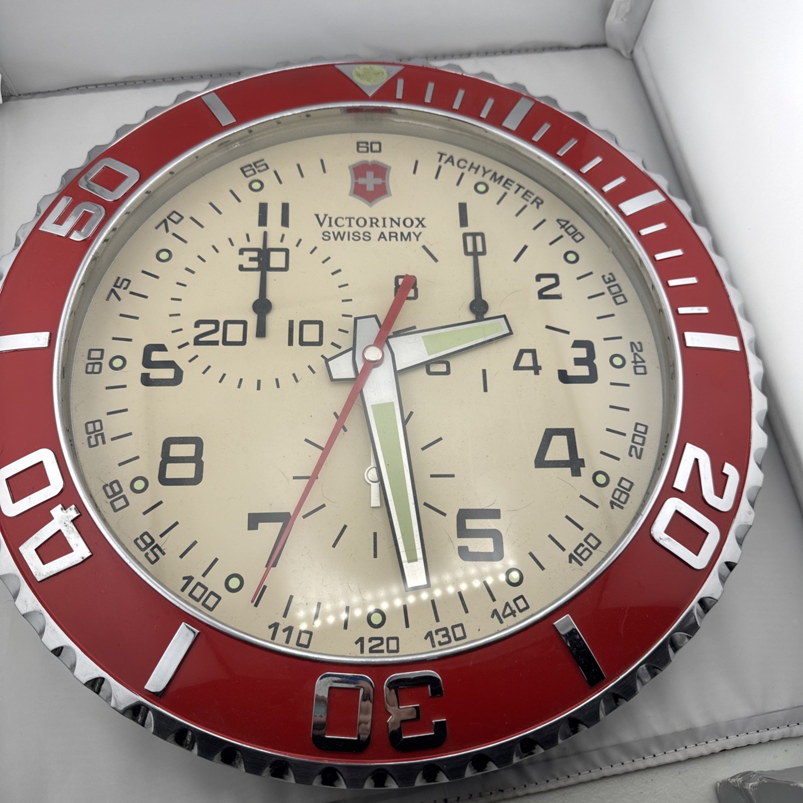 Victorinox Swiss Army Watchmaker Dealers Wall Display Red Clock - Works Tested Victorinox Swiss Army Watchmaker Dealers Wall Display Red Clock - Works Tested