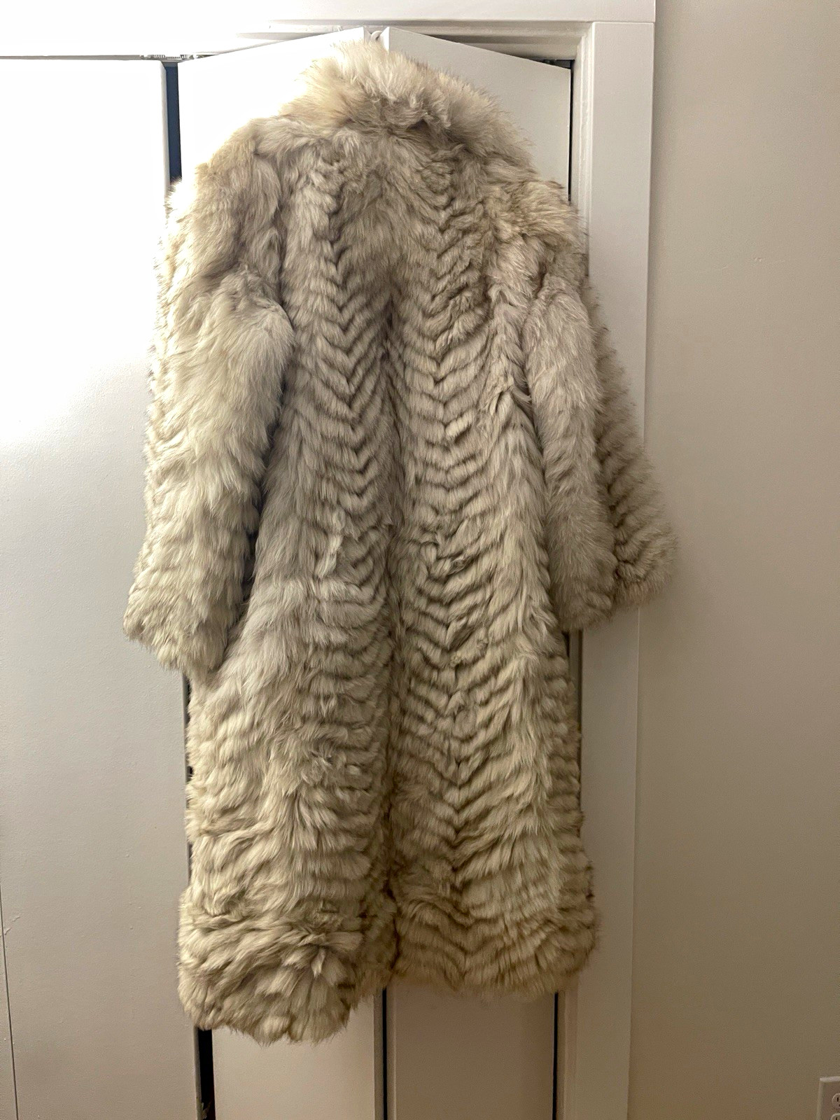 Vintage SAGA FOX Genuine Fox Fur Coat Full Length Chevron Ivory Cream Vintage SAGA FOX Genuine Fox Fur Coat Full Length Chevron Ivory Cream