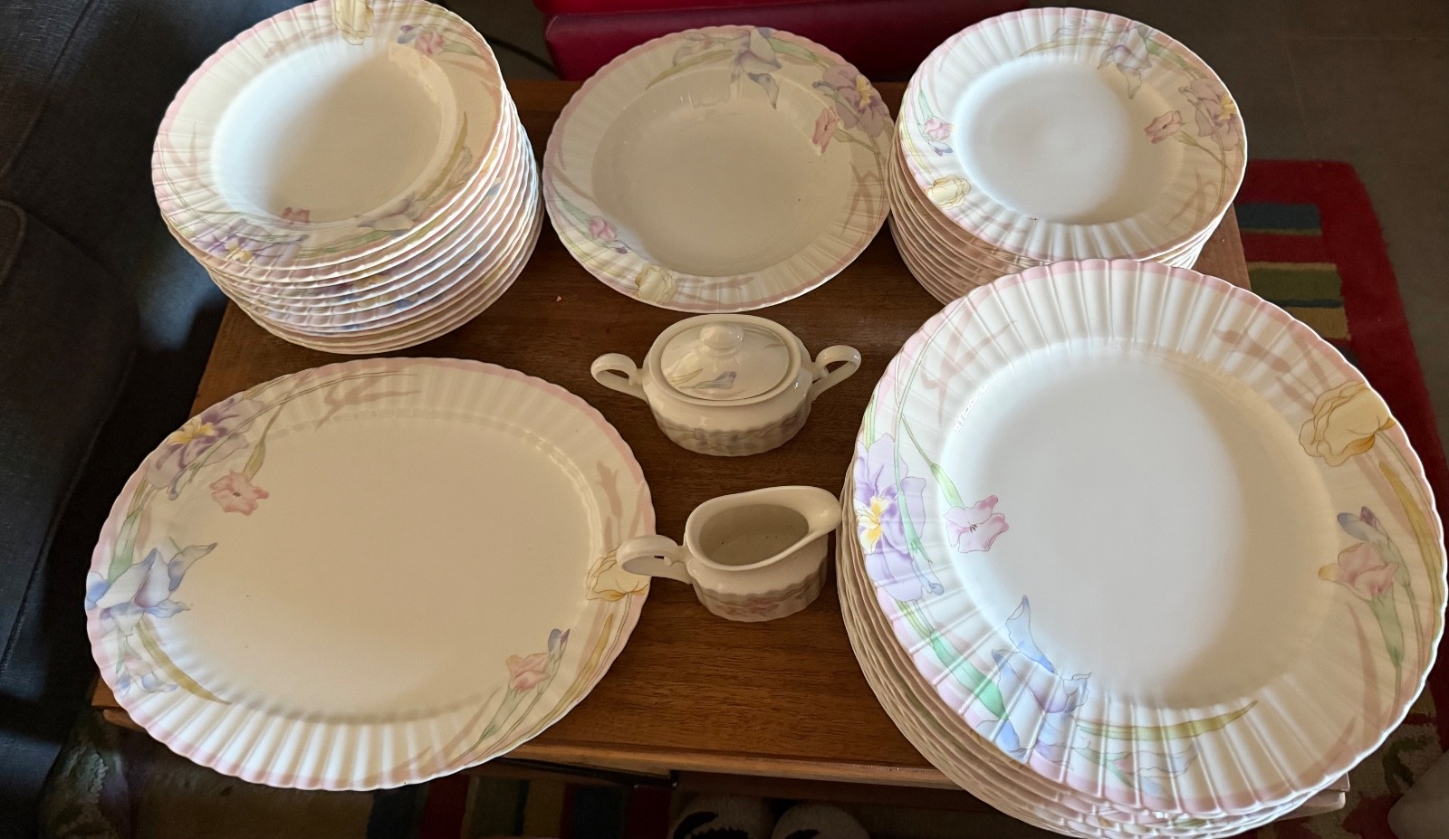 VTG Mikasa Pink Melody L9810 Bone China 40-Piece Dinnerware Set - Service 12 VTG Mikasa Pink Melody L9810 Bone China 40-Piece Dinnerware Set - Service 12