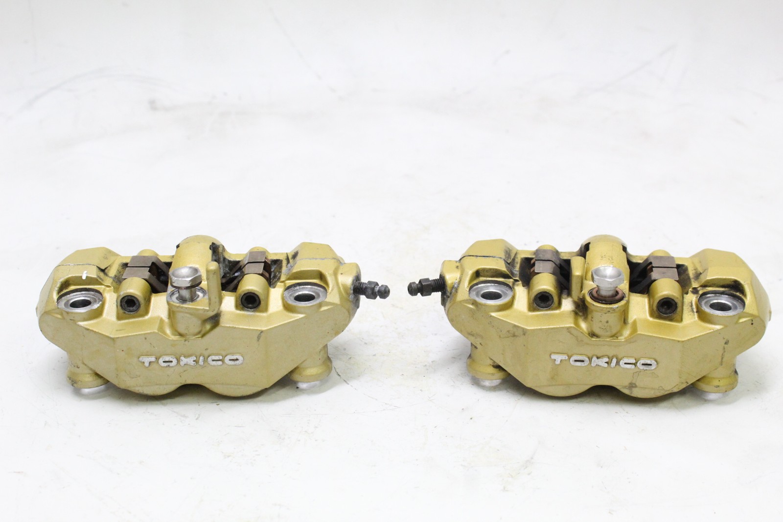 2004 SUZUKI GSXR600 OEM TOKICO FRONT BRAKE CALIPER SET PAIR