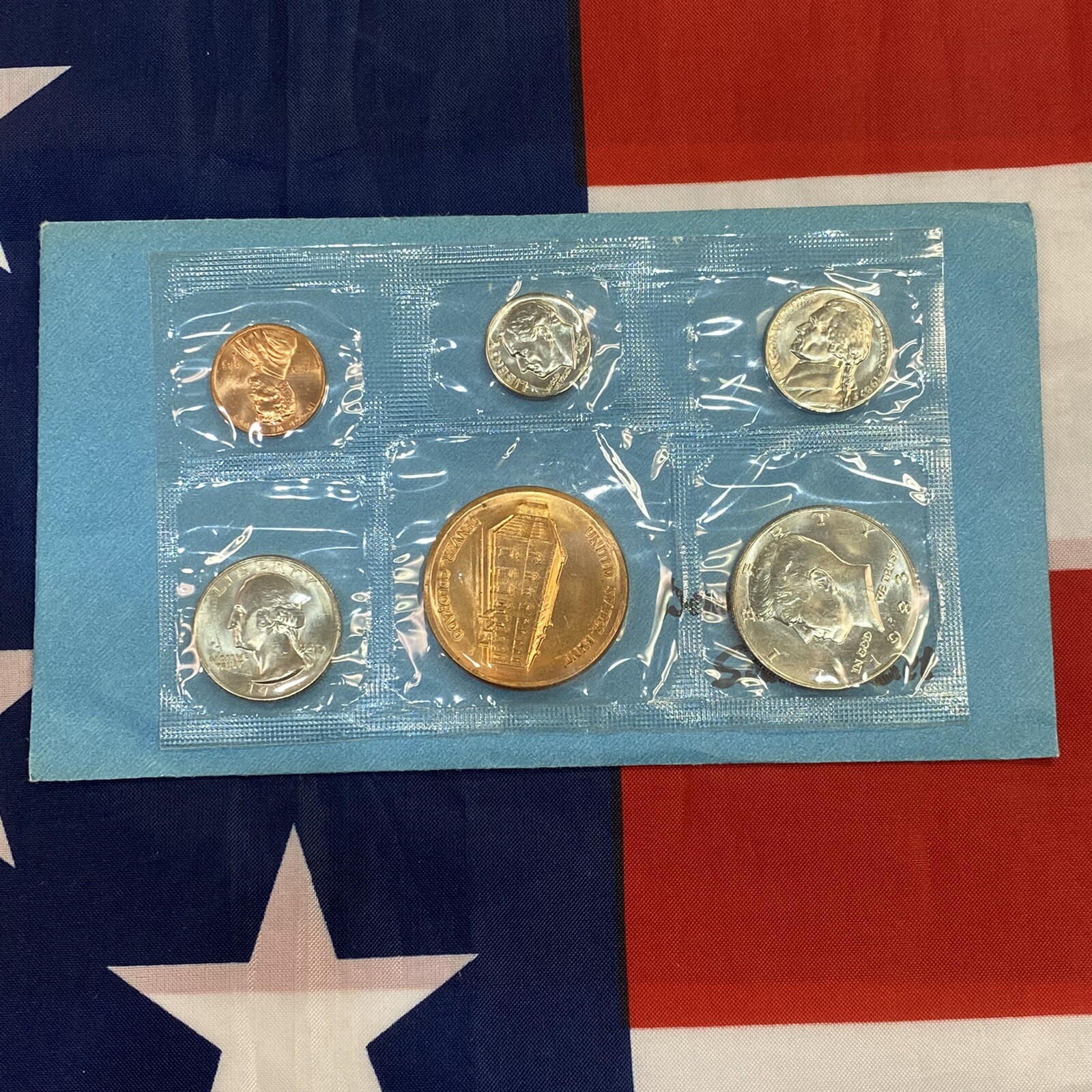 1983-D Official US Mint Souvenir Set with Envelope. See description