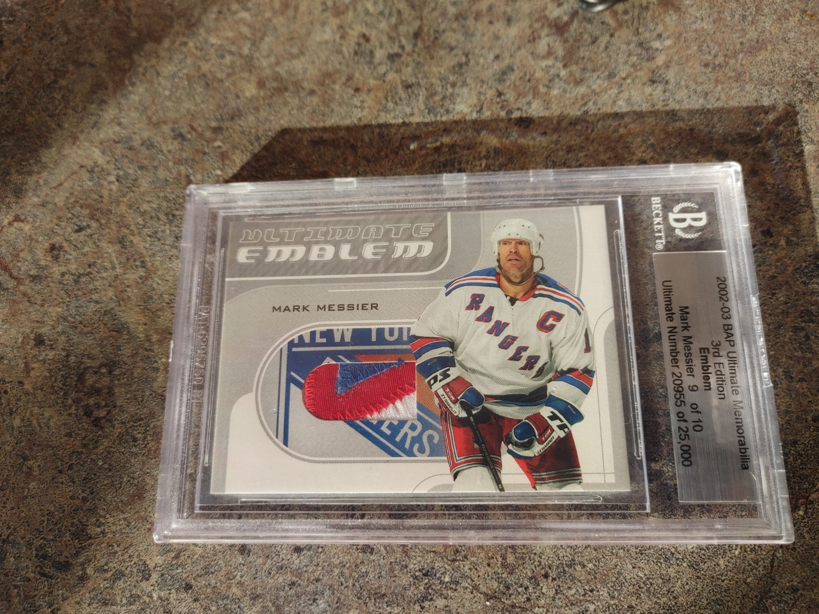 2002-03 ITG Ultimate Memorabilia Mark Messier Emblem Patch 9/10 RARE 