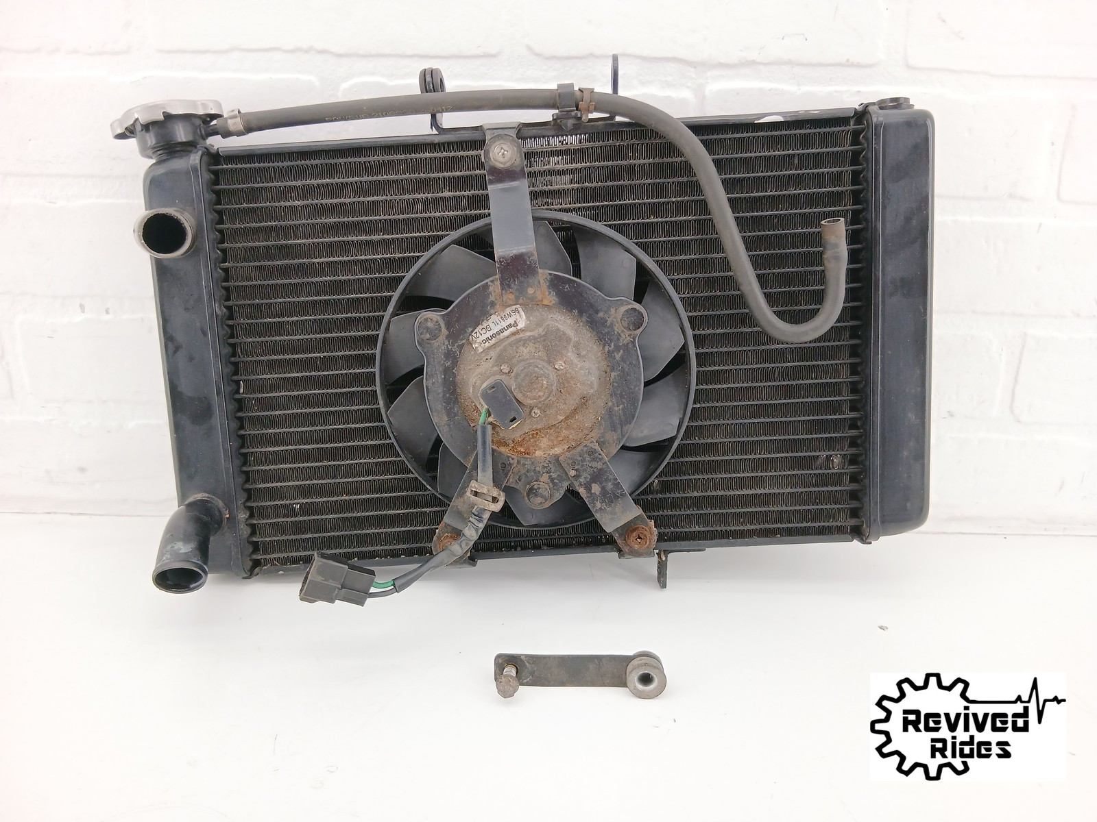 11-14 Triumph Tiger 800 Oem Radiator W/ Fan Cooling Rad T2100308