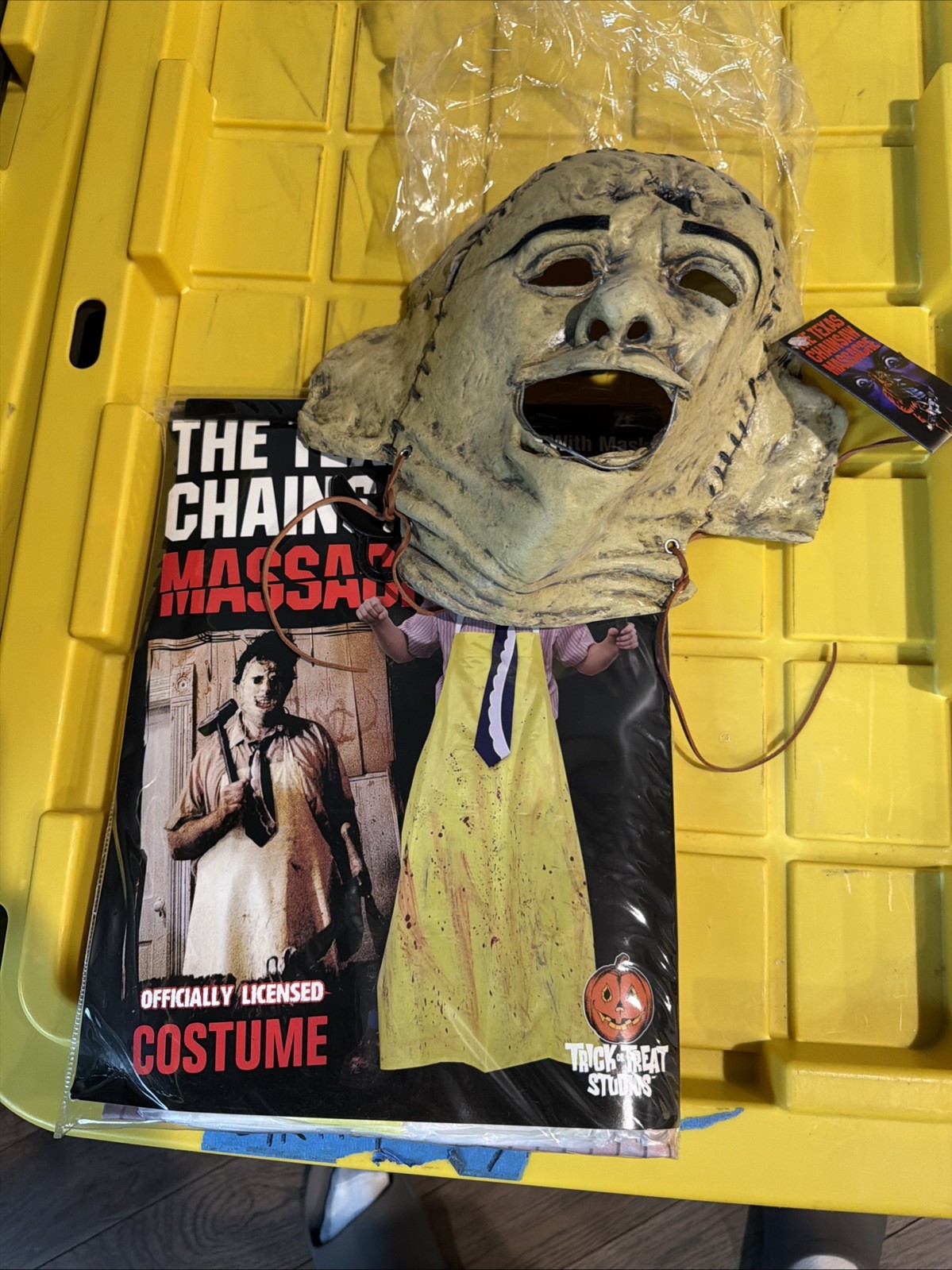 The Texas Chainsaw Massacre Leatherface  Costume Set Kids Mask , outfit NEW