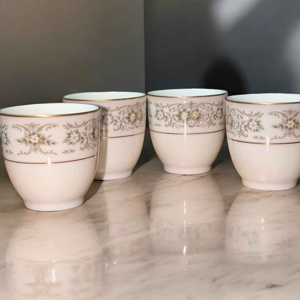 Noritake Ivory China Footed Cups – Set of 4 – Floral Scroll Gold Trim – Japan