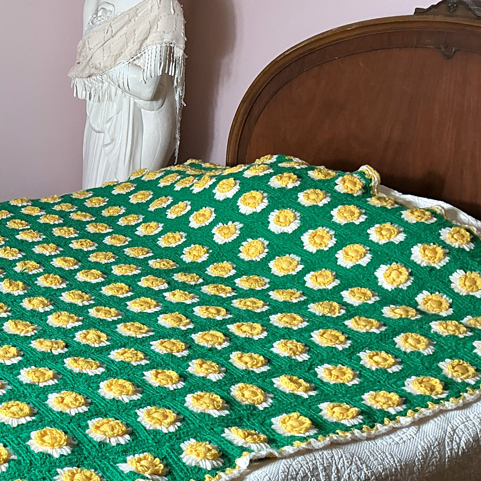 Daisy blanket traditional Vintage Crochet Blanket Green Yellow handmade Daisy blanket traditional Vintage Crochet Blanket Green Yellow handmade