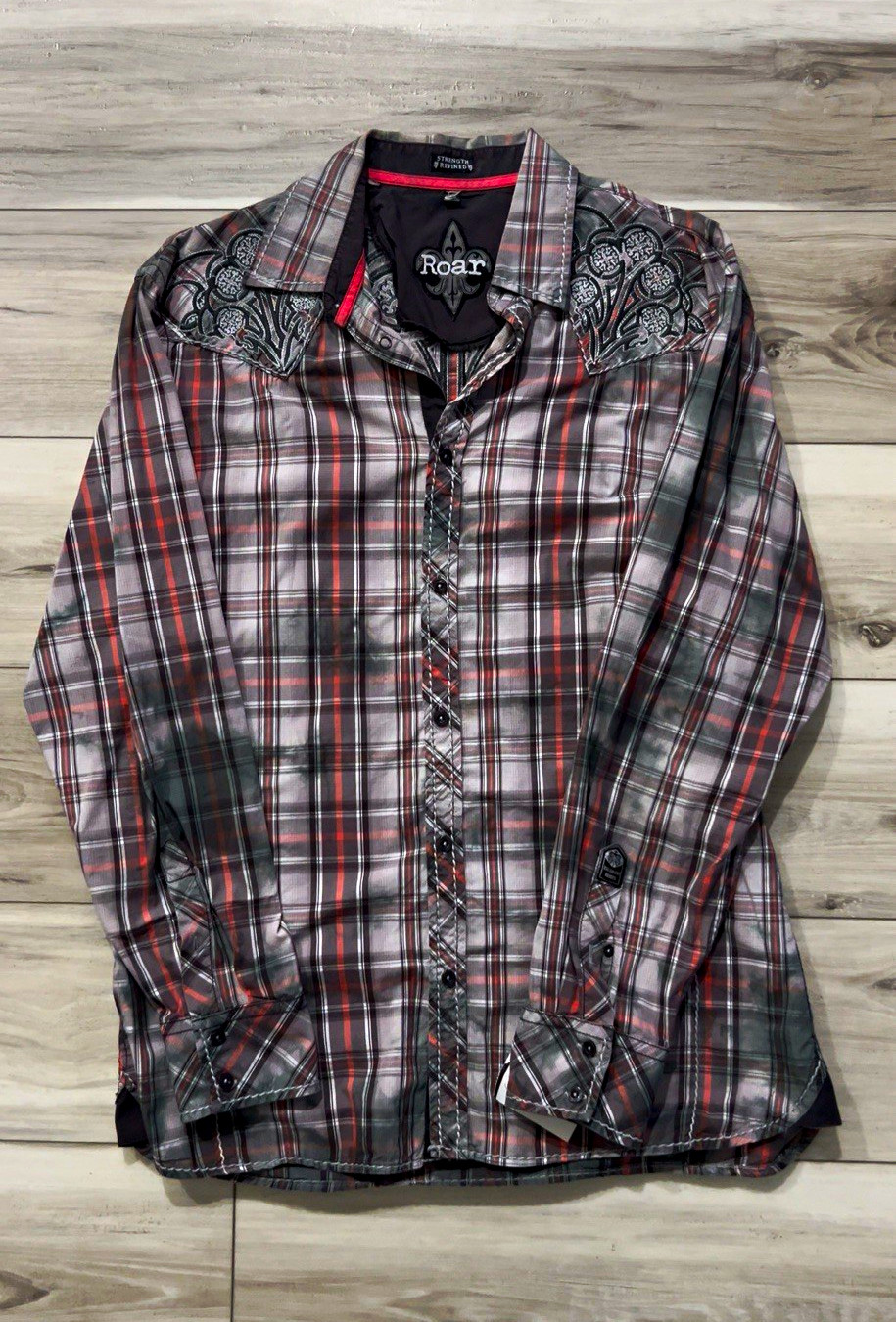 Roar Men\'s Gray Red Black Plaid Long Sleeve Button-Up Shirt Embroidered Y2K Roar Men\'s Gray Red Black Plaid Long Sleeve Button-Up Shirt Embroidered Y2K