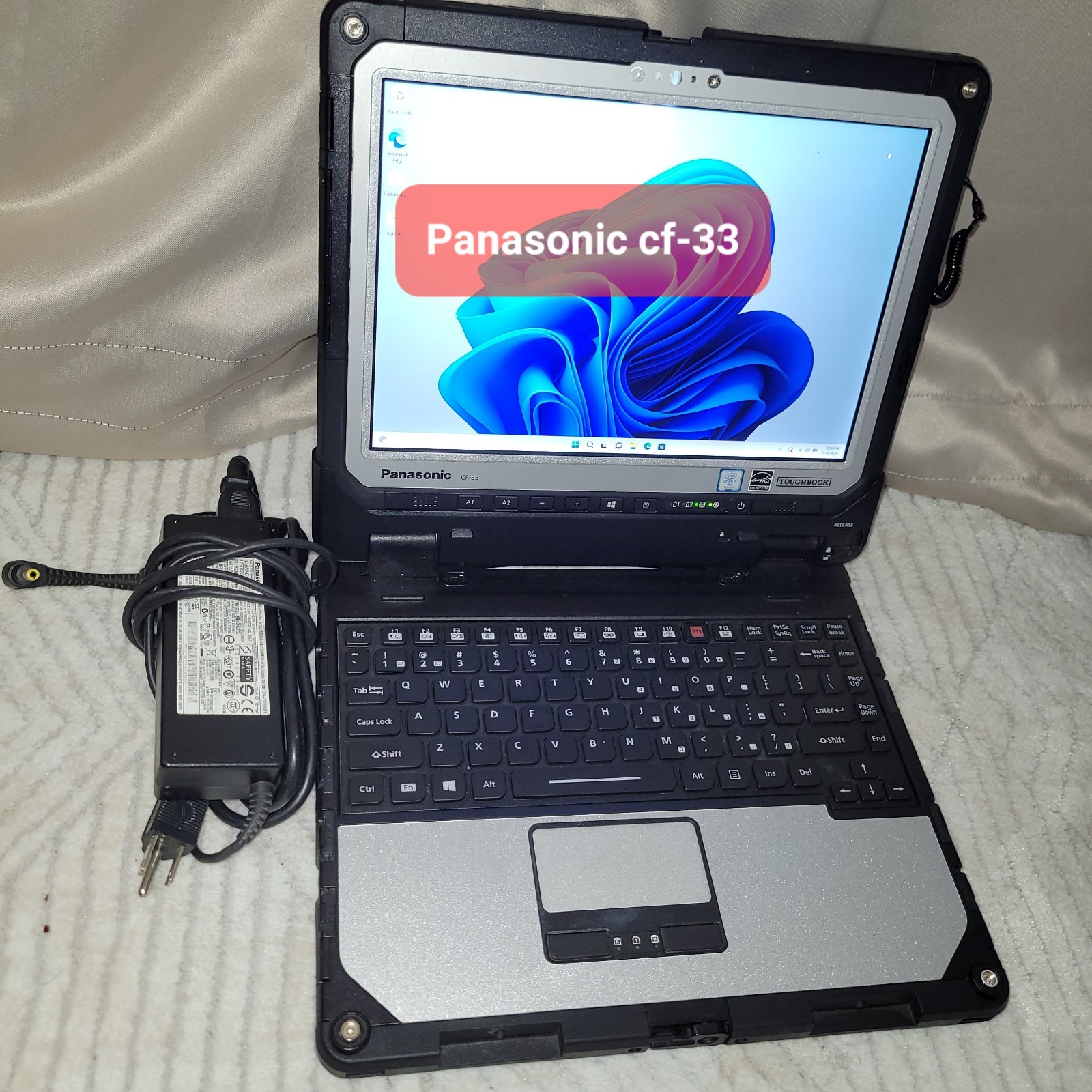 Panasonic ToughBook CF-33 i5-7300U 2.6Ghz 256GB SSD 8GB  LTE Win 11 Pro/Win 10