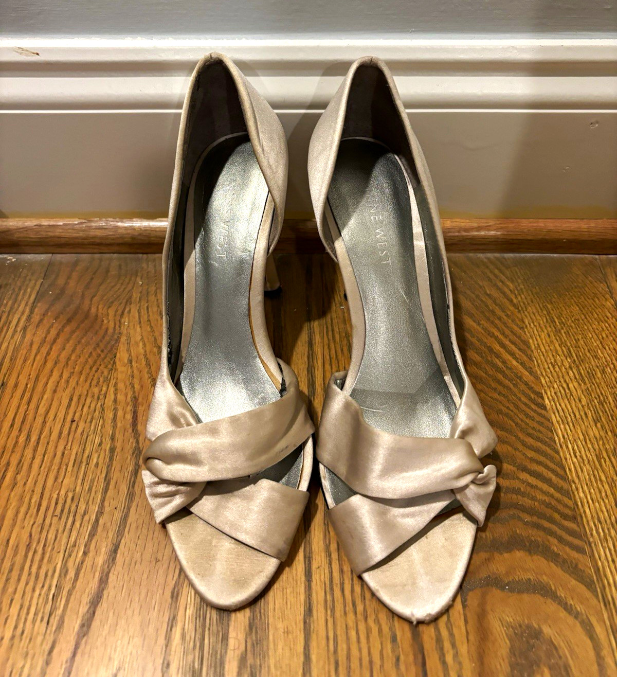 Vintage Nine West Women\'s 6.5 Silver Faux Silk D\'Orsay Open Toe Bow Stiletto