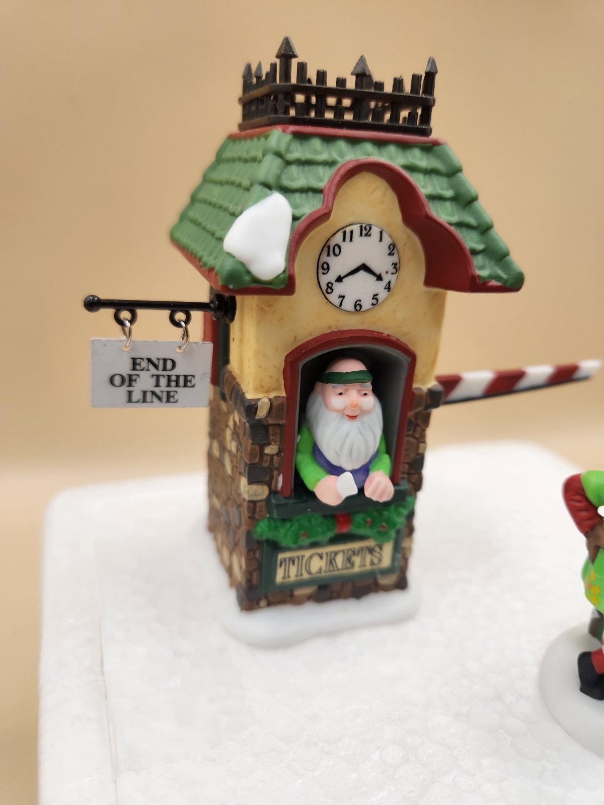 Dept 56 End of the Line North Pole Series 56370 Ticket Booth Figurine