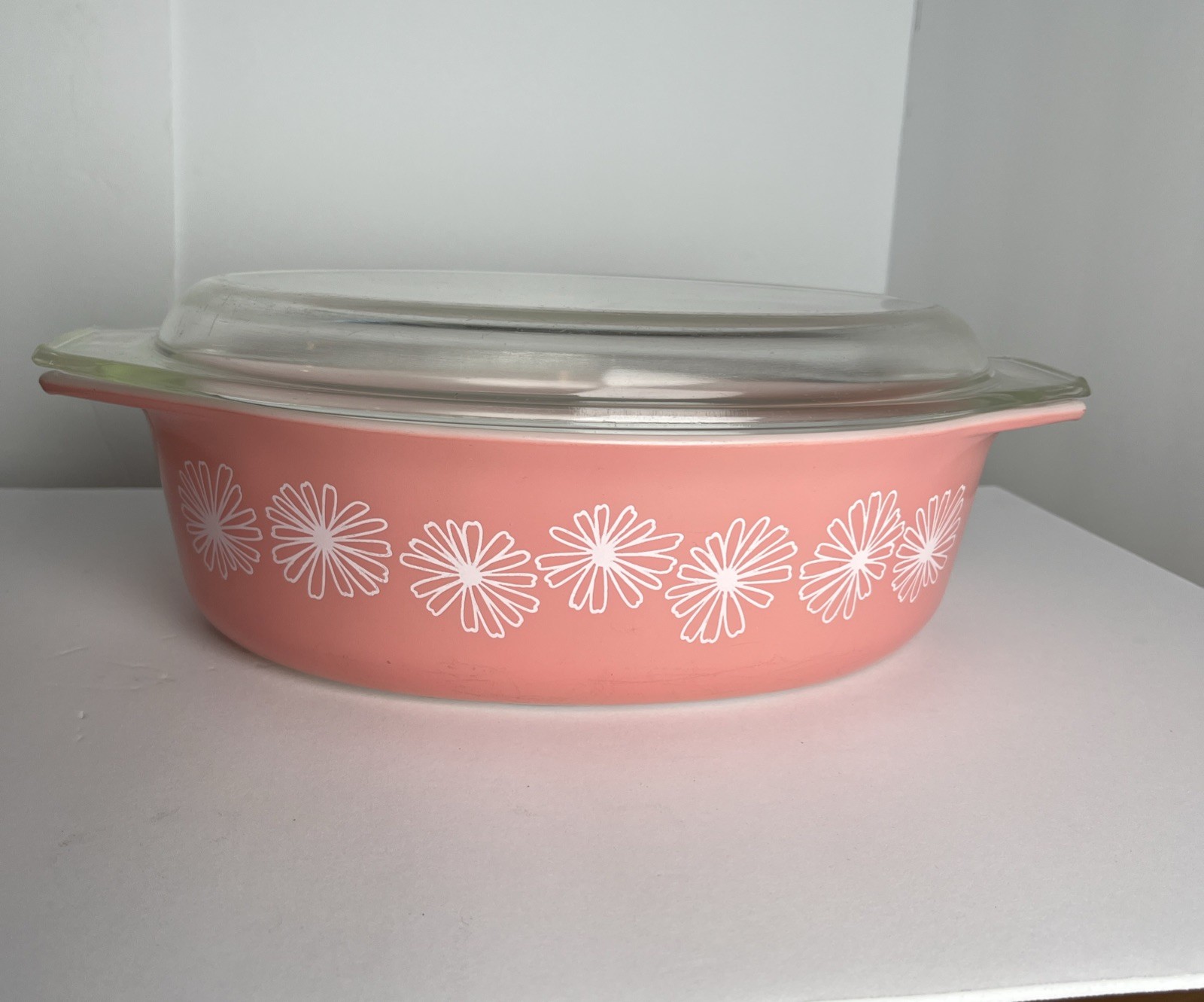 Vintage PYREX Pink Daisy 045  2 1/2 Qt Oval Casserole w/ 945C Lid RARE