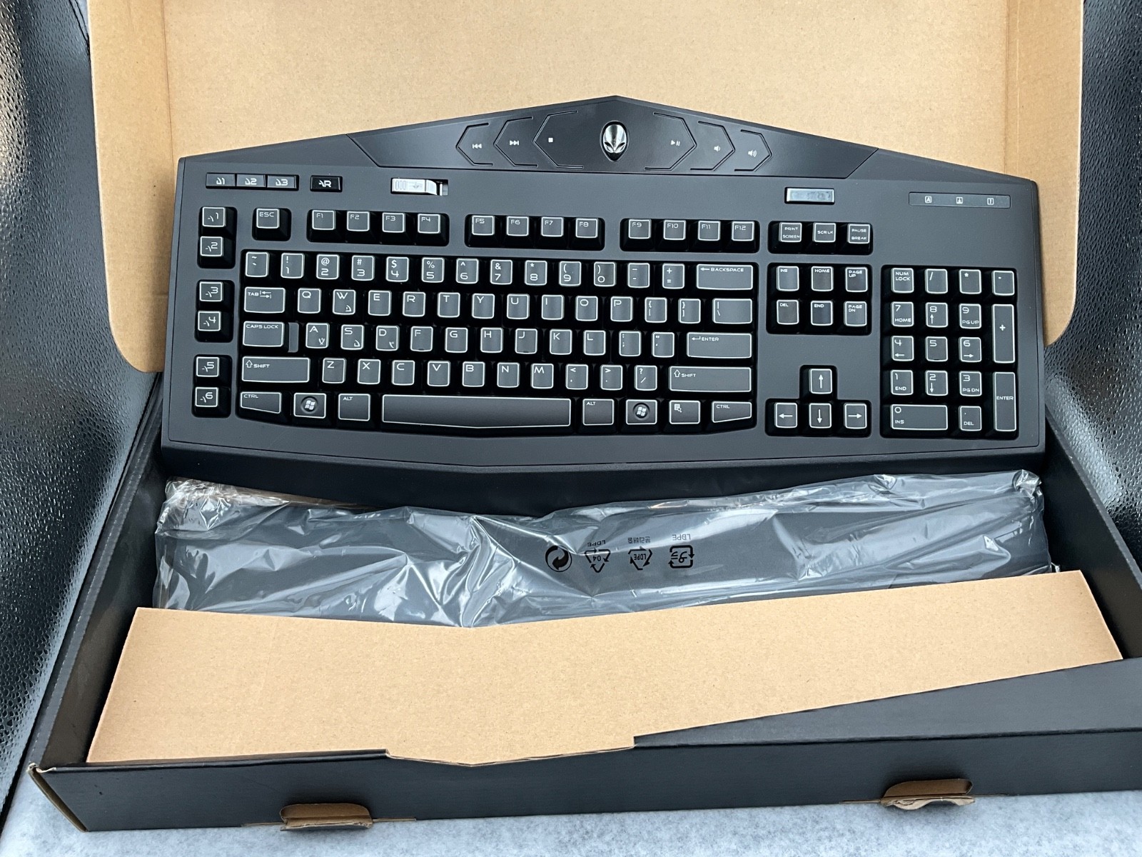 NOB Dell Alienware KG900 TactX Gaming Illuminated Keyboard Y-U0008-O Wired NOB Dell Alienware KG900 TactX Gaming Illuminated Keyboard Y-U0008-O Wired
