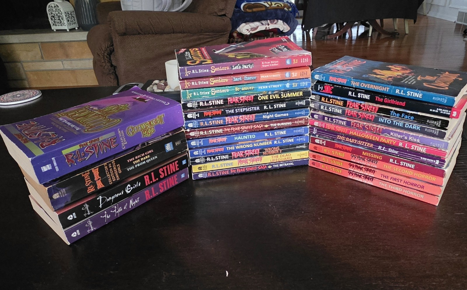 Huge VTG 90s RL Stine Fear Street Books Lot 27 Total Books Huge VTG 90s RL Stine Fear Street Books Lot 27 Total Books