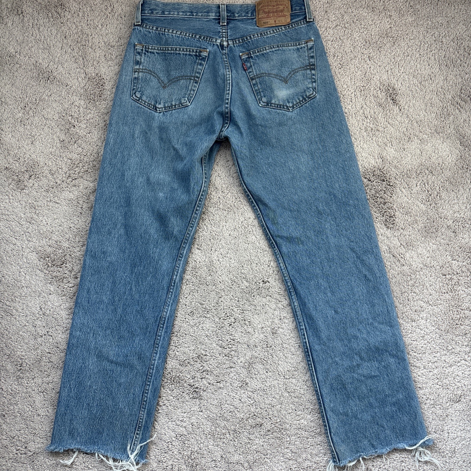 Vintage Levi’s 501 Button Fly Jeans Men’s 32x32 1993 Distressed Vintage Levi’s 501 Button Fly Jeans Men’s 32x32 1993 Distressed