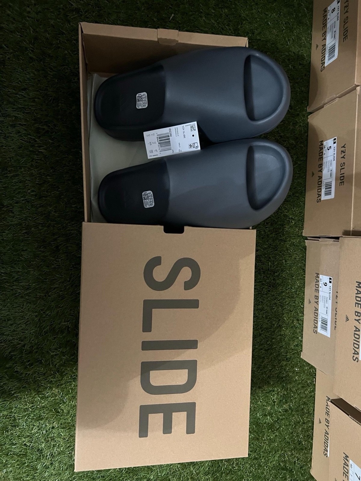 Adidas Yeezy Slide Slate Grey Sizes 5-13 (100% AUTHENTIC | BRAND NEW | ID2350) Adidas Yeezy Slide Slate Grey Sizes 5-13 (100% AUTHENTIC | BRAND NEW | ID2350)