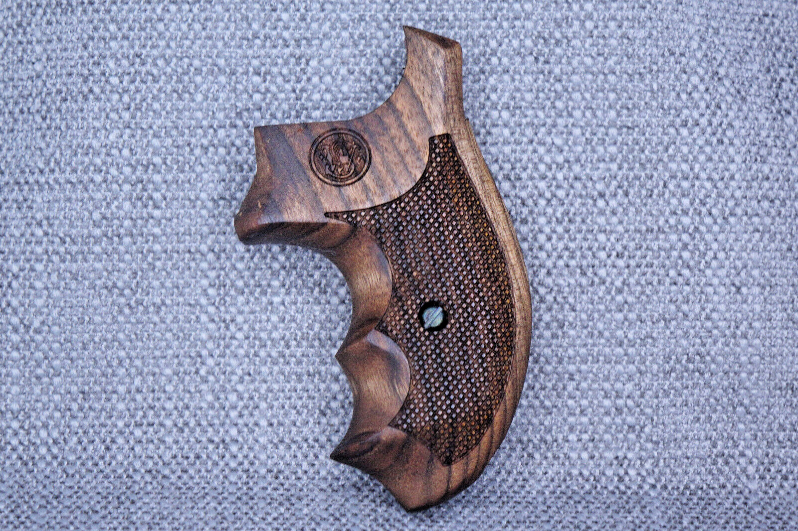 Custom walnut grips fits Smith Wesson S&W J Frame Round Butt CHECKERED & LOGO