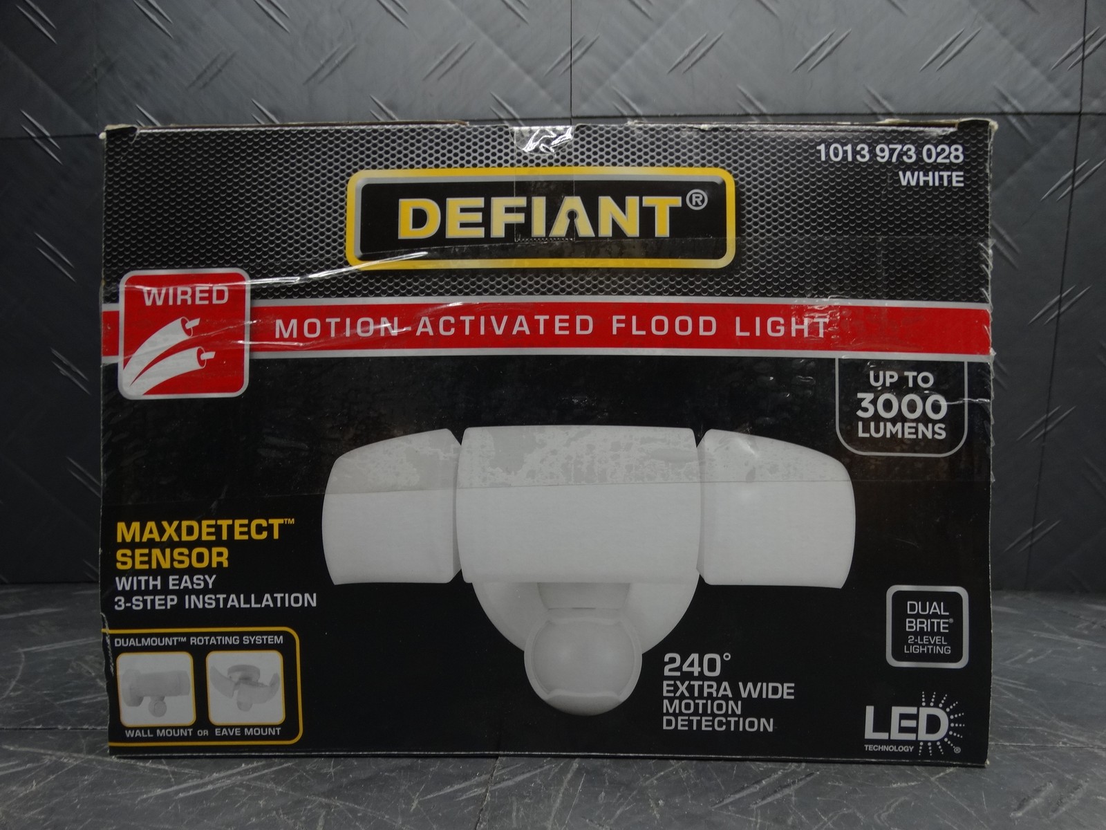 Defiant MaxDetect 240° Motion Sensing 3-Head LED Security Flood Light 3000 lm Defiant MaxDetect 240° Motion Sensing 3-Head LED Security Flood Light 3000 lm