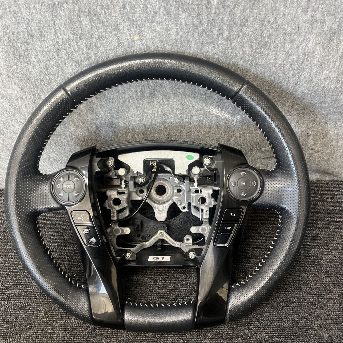 Excellent Toyota G S Leather Steering Wheel ZVW40 ZVW41
