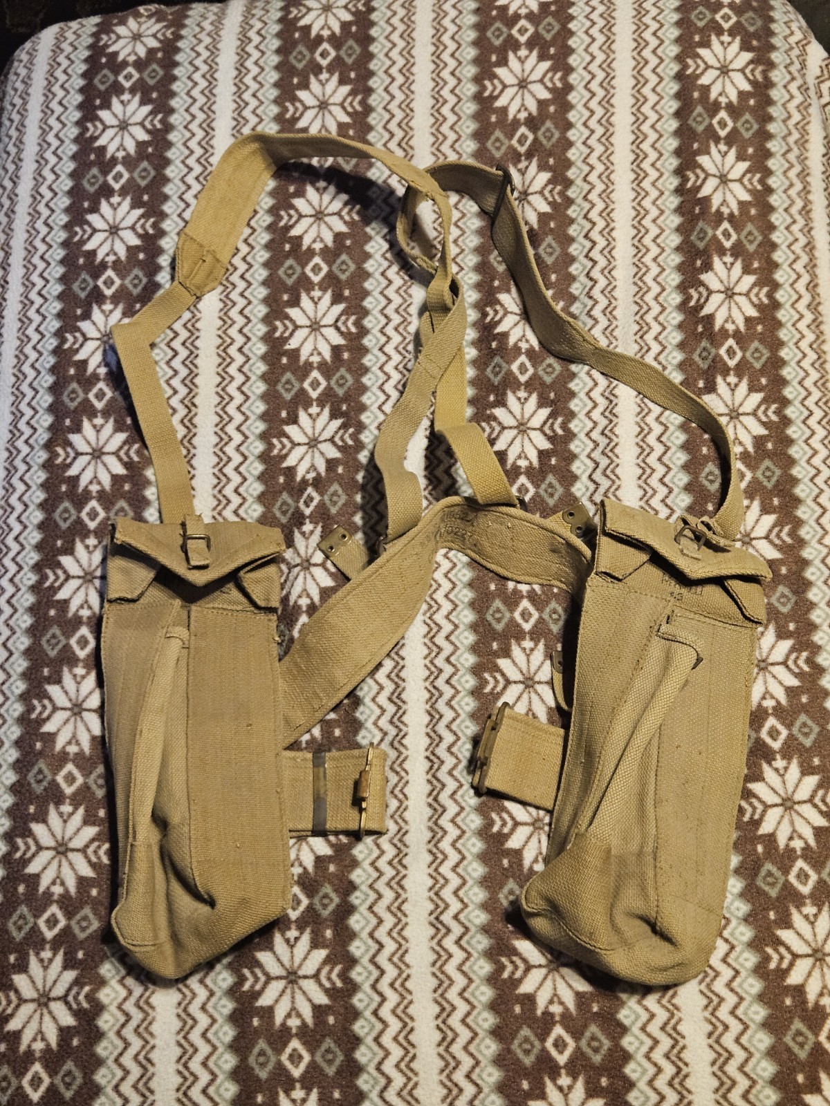 original British Pattern 37 Long Belt , Shoulder Straps and 2 Pouches original British Pattern 37 Long Belt , Shoulder Straps and 2 Pouches