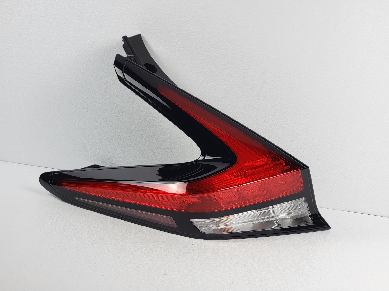PERFECT 2018-2025 NISSAN LEAF LH DRIVERS LED TAILLIGHT OEM 26555-5SA1C