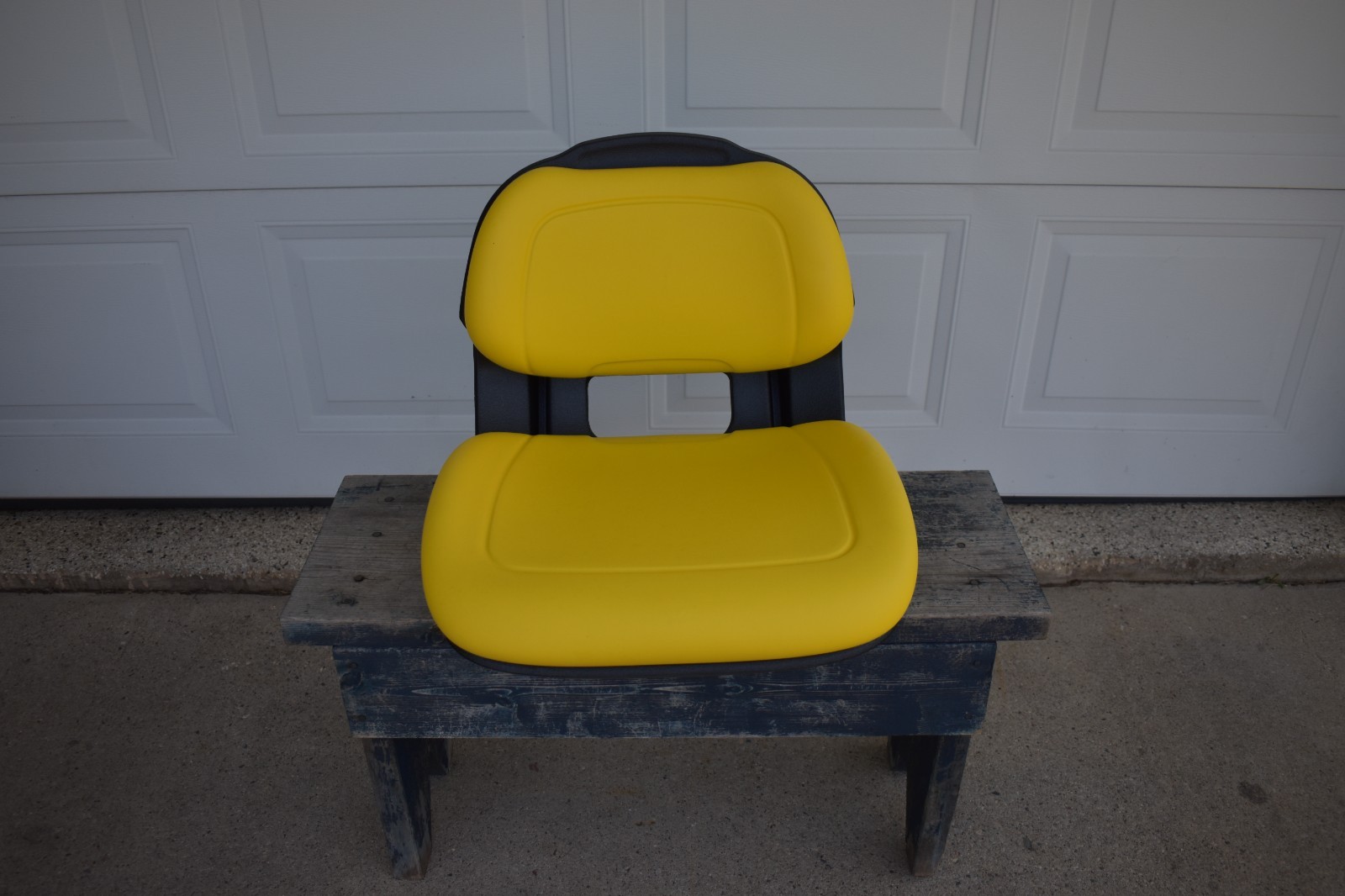GENUINE John Deere X-Series seat (new; yellow)