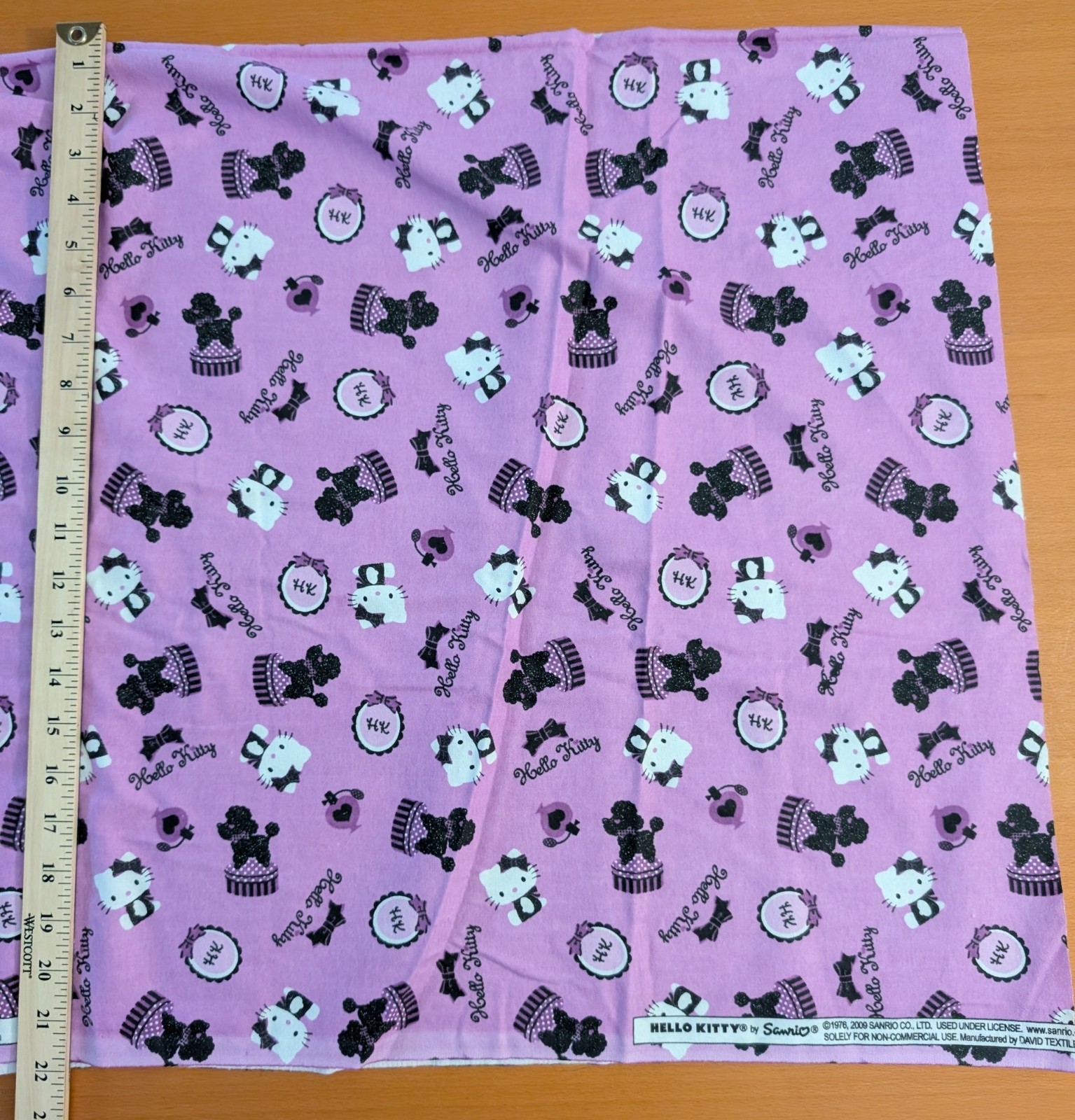 Official Sanrio 2009 Hello Kitty flannel 4 yards David Textiles Official Sanrio 2009 Hello Kitty flannel 4 yards David Textiles
