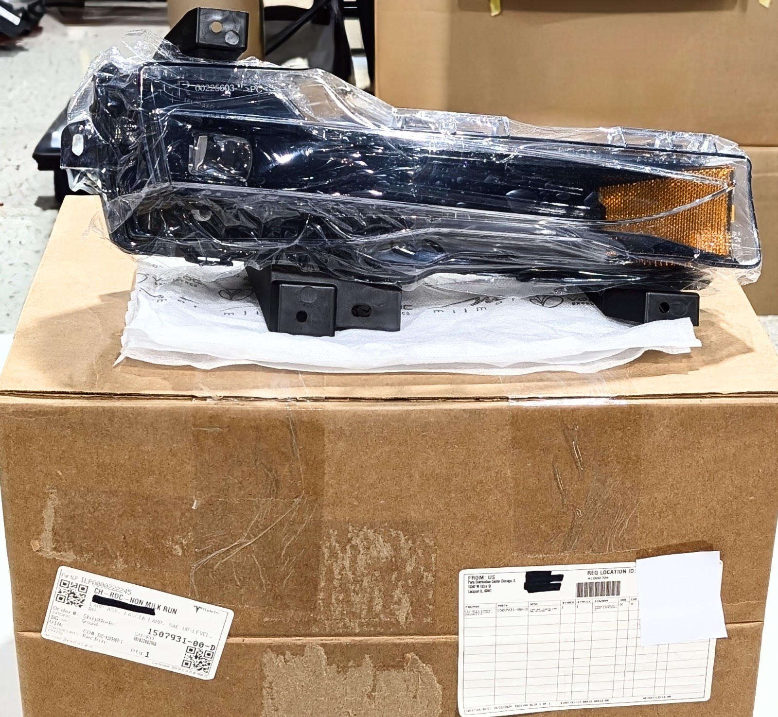 GENUINE 2020-2025 TESLA MODEL Y 2017-2023 MODEL 3 RIGHT FOG LIGHT OEM 3 PIN NEW