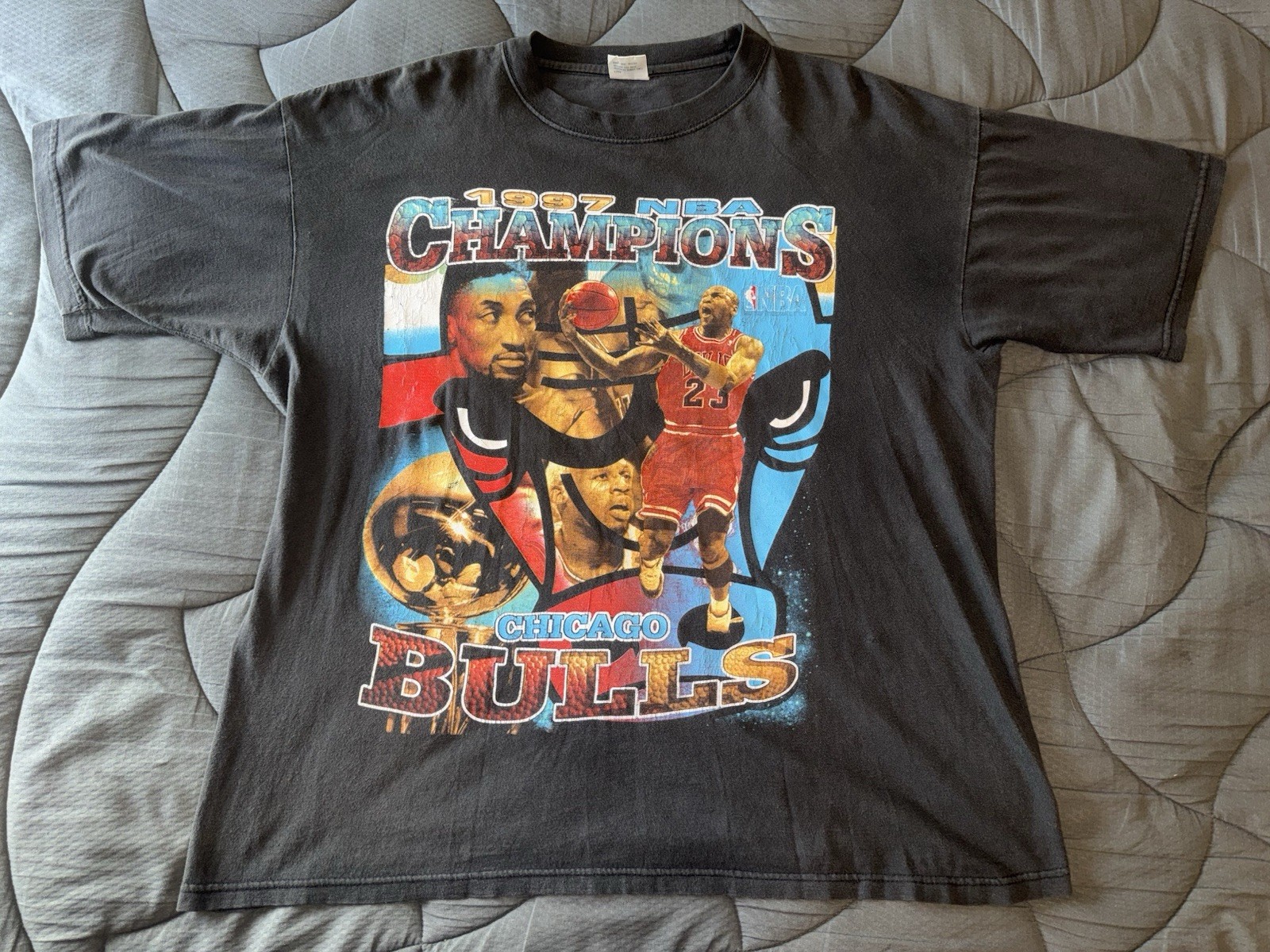 VTG 90s Chicago Bulls Tshirt Rap Tee 1997 NBA Michael Jordan Rodman Pippen L/XL VTG 90s Chicago Bulls Tshirt Rap Tee 1997 NBA Michael Jordan Rodman Pippen L/XL