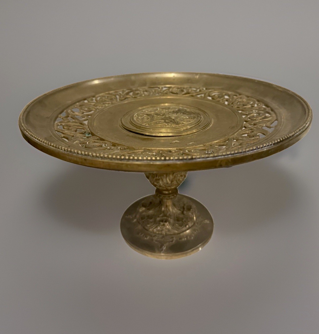 ANTIQUE 1890s FRENCH SOLID BRASS ROCOCO PEDESTAL TRAY TAZZA CENTER PIECE (14C)