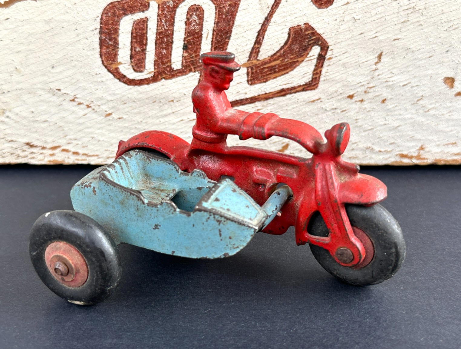 ORIGINAL Antique HUBLEY 1930's Cast Iron Red COP Motorcycle w/Blue Side Car 4