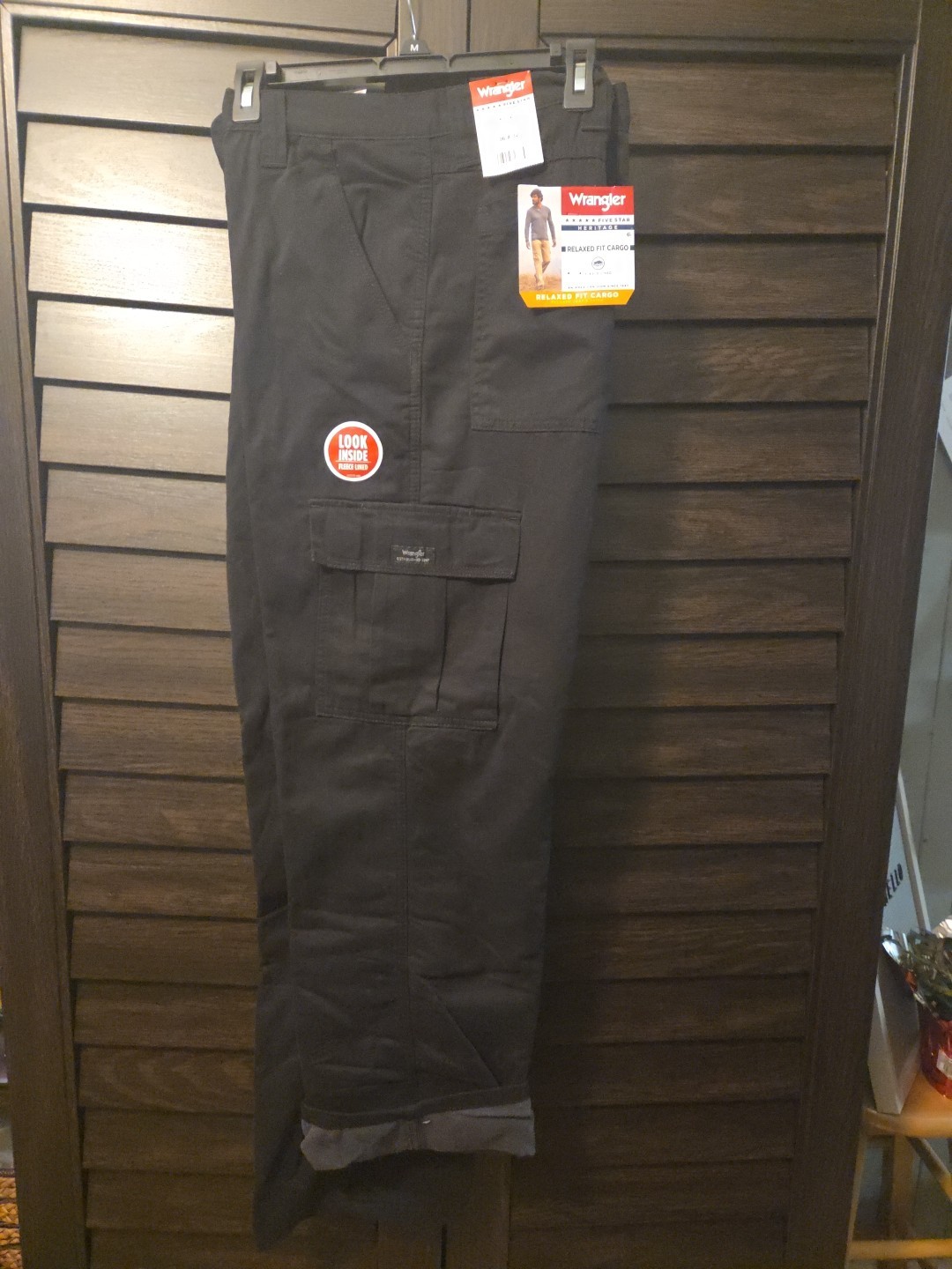 Wrangler Mens Fleece Lined Relaxed Fit Cargo Black Cotton Pants Size 36x32 NWT Wrangler Mens Fleece Lined Relaxed Fit Cargo Black Cotton Pants Size 36x32 NWT