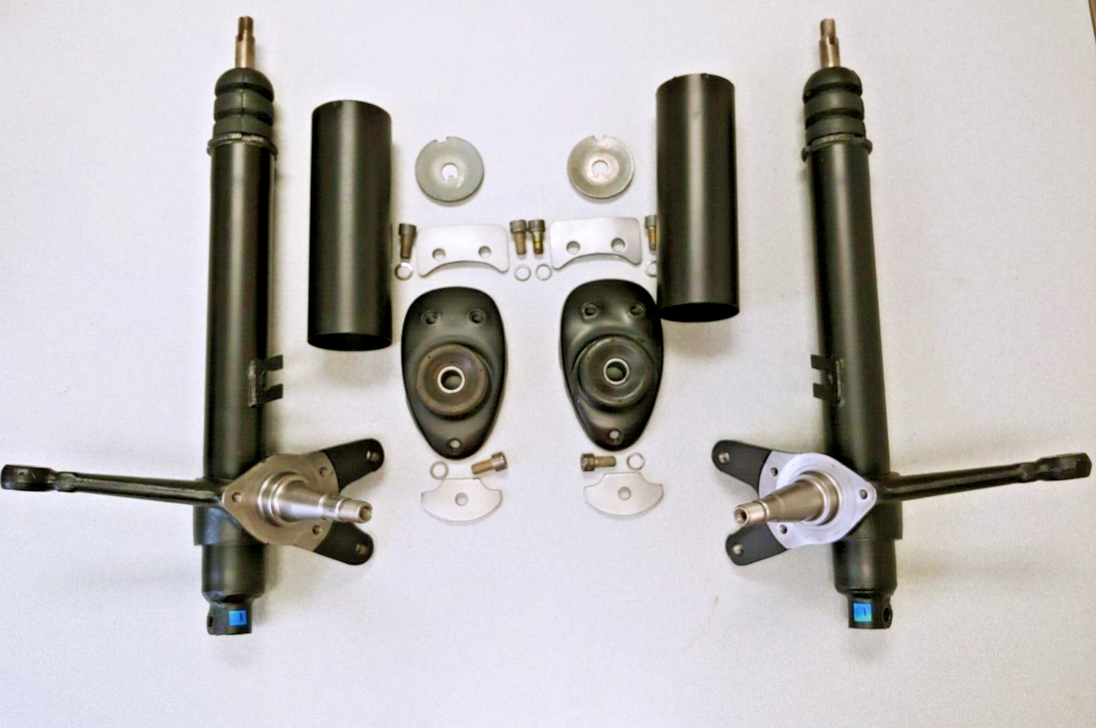 VERY NICELY RESTORED PAIR OF ORIGINAL PORSCHE 914 FRONT STRUT ASSEMBLIES 70-72 1