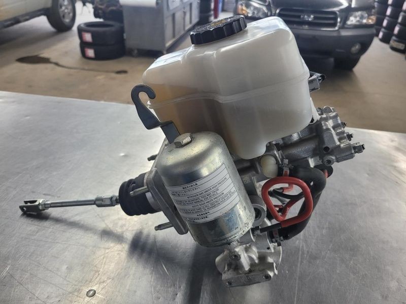 2007 Toyota FJ Cruiser Anti-Lock Brake Master Cylinder Booster AT Differential