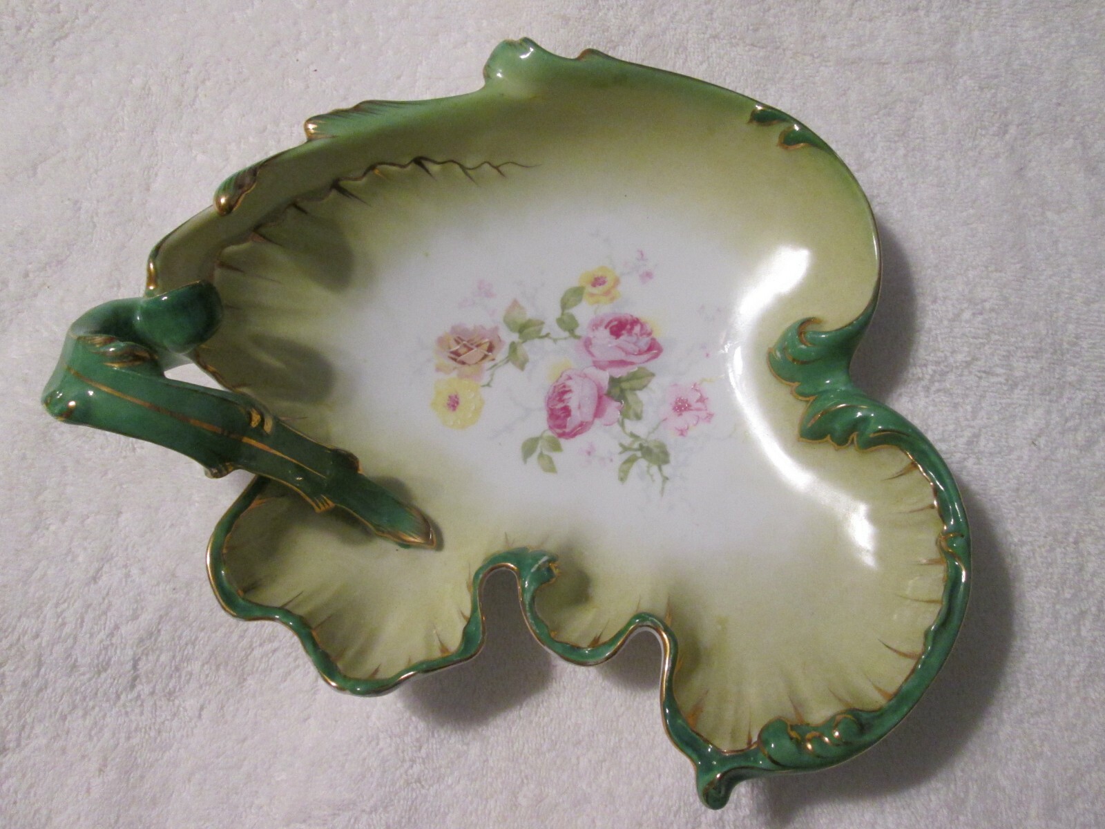 Hutschenreuther Carl Tielsh Leaf Shape Porcelain Candy Nut Dish Circa 1918 Hutschenreuther Carl Tielsh Leaf Shape Porcelain Candy Nut Dish Circa 1918