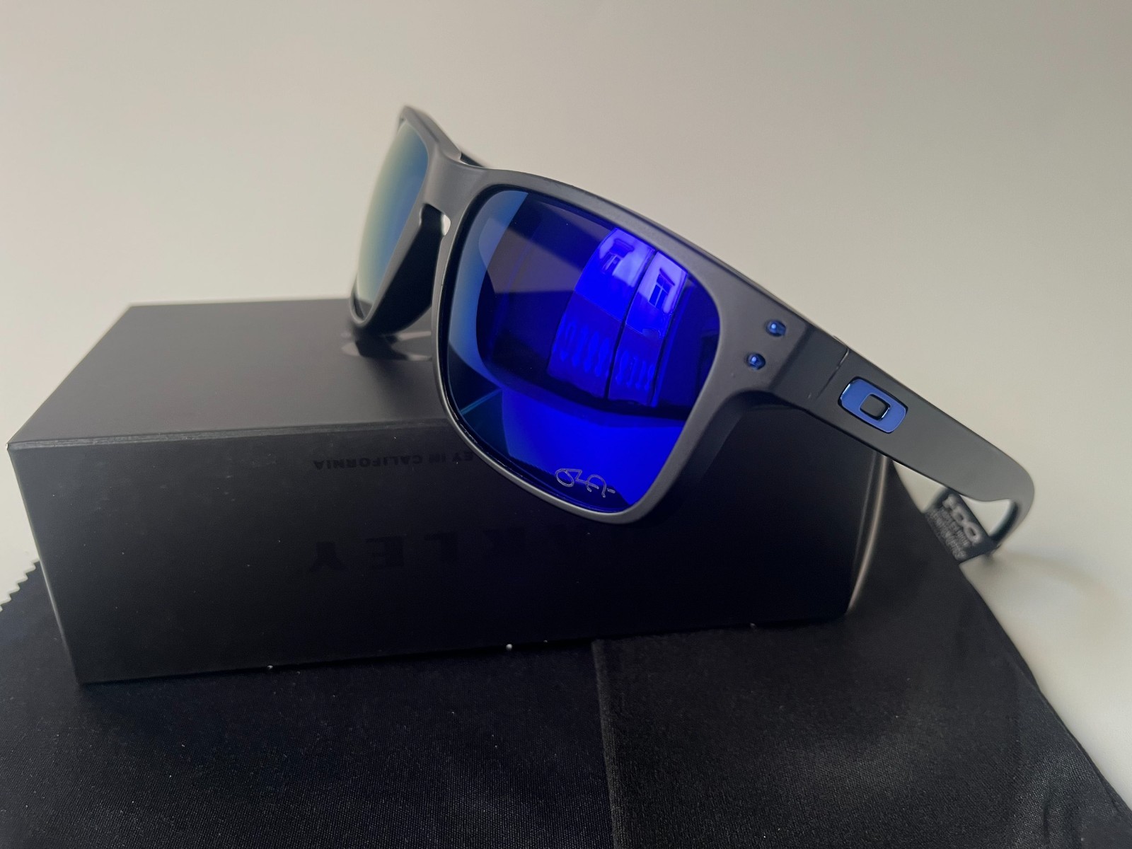 Oakley Holbrook OO9102 Sunglasses Matte Black /Blue Polarized Sunglasses Oakley Holbrook OO9102 Sunglasses Matte Black /Blue Polarized Sunglasses