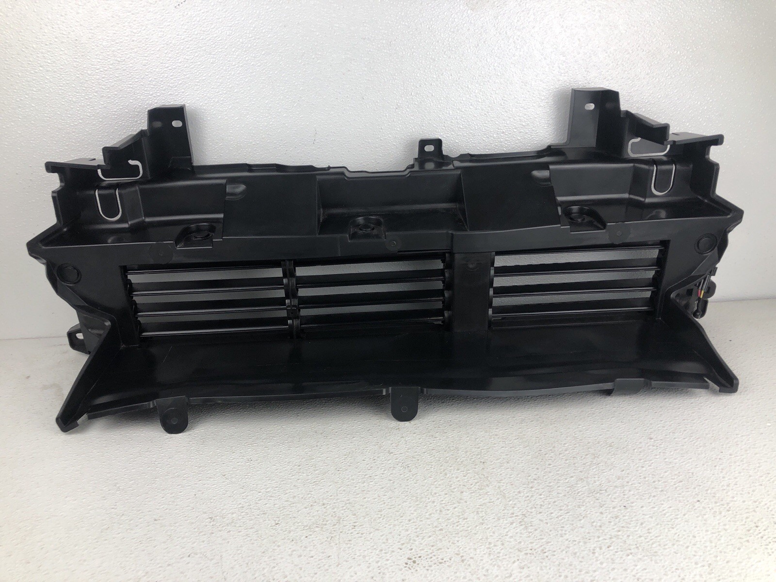 New 2020-2022 Honda CRV Front Grille Air Shutter 71300-TLA-A51 OEM