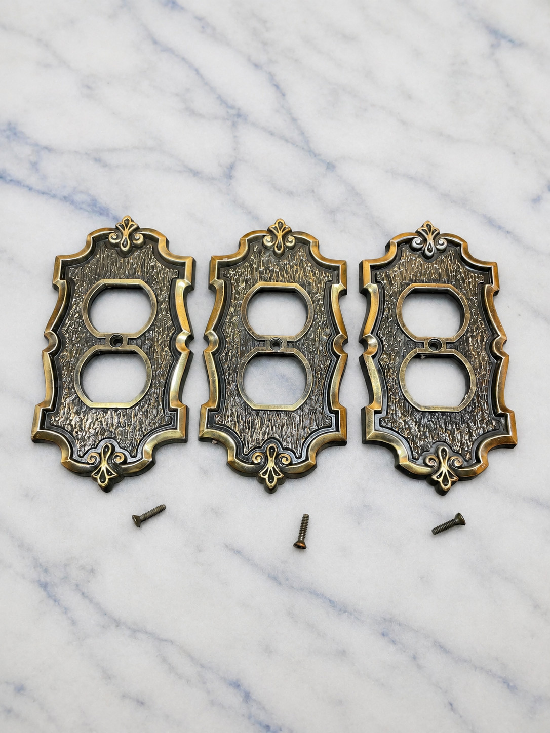 3 VTG Ornate Victorian/Colonial Revival Fleur-de-Lis Duplex Outlet Plate Brass 3 VTG Ornate Victorian/Colonial Revival Fleur-de-Lis Duplex Outlet Plate Brass