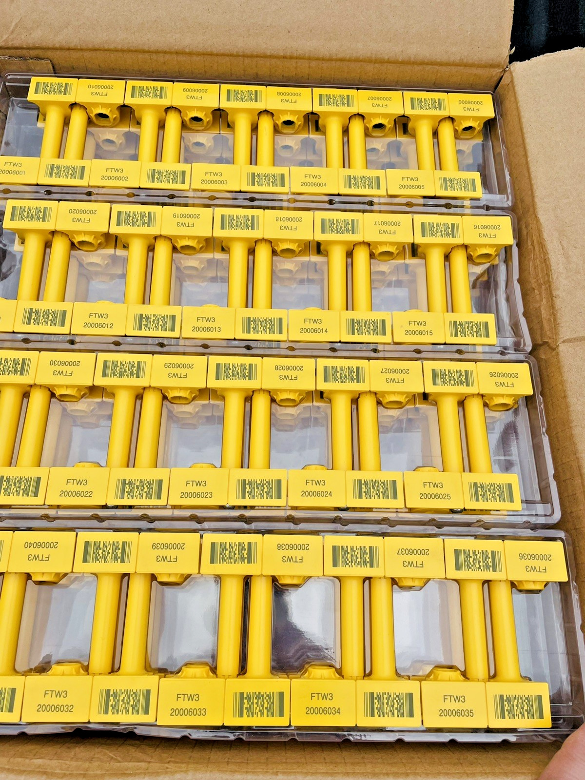 200 Piece SnapTracker Security Trailer Container Bolt Seal Yellow Serialized 200 Piece SnapTracker Security Trailer Container Bolt Seal Yellow Serialized