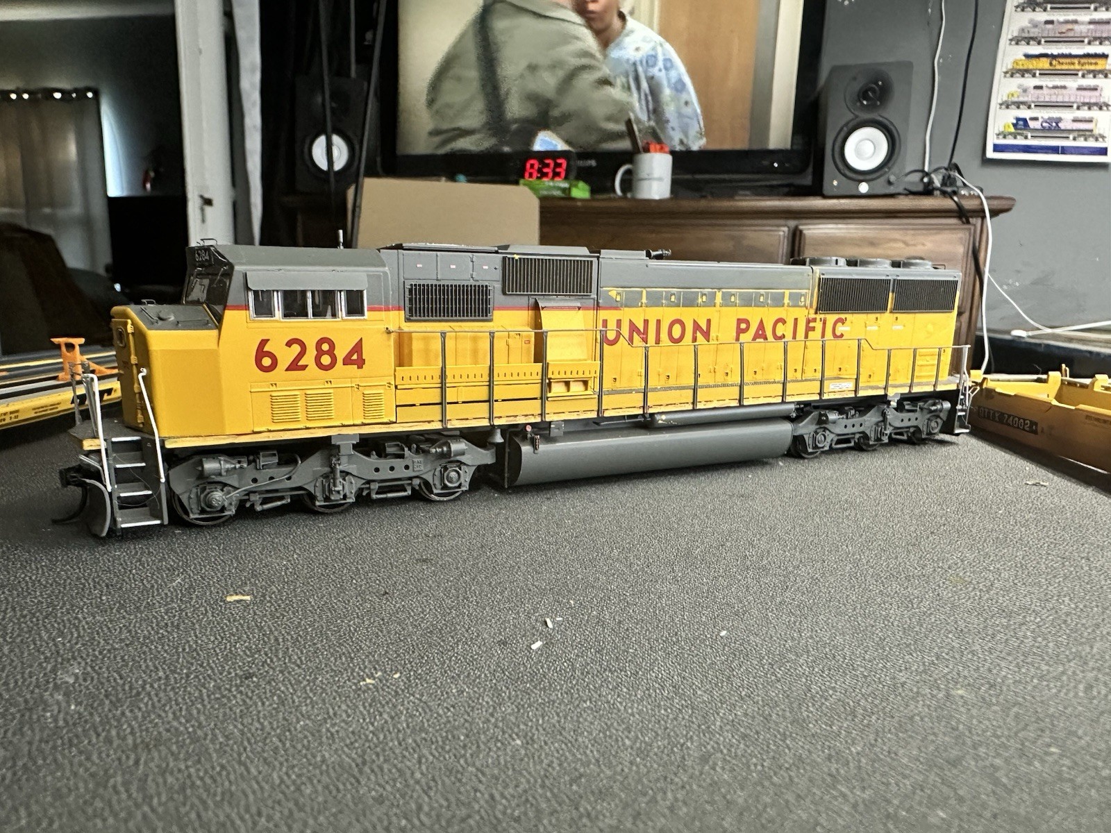 HO Athearn Genesis Union Pacific SD60M + 5 48’ APC Well Cars 