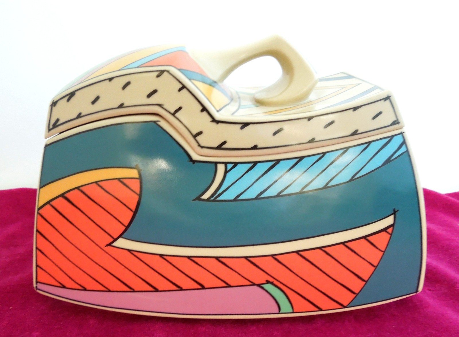 * Vintage Rosenthal Studio Line Dorothy Hafner Covered Vegetable / Soup Tureen * Vintage Rosenthal Studio Line Dorothy Hafner Covered Vegetable / Soup Tureen