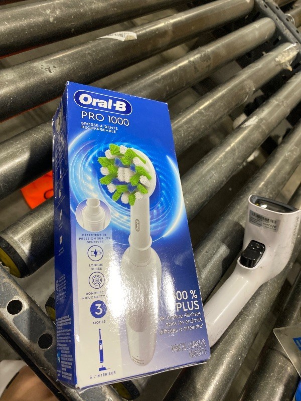 Oral-B Pro 1000 3D CrossAction Rechargeable Electric Toothbrush