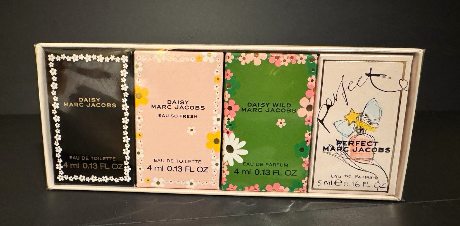Marc Jacobs Mini Perfume Set 4-Piece Daisy/Daisy Eau So Fresh/Daisy Wild/Perfect Marc Jacobs Mini Perfume Set 4-Piece Daisy/Daisy Eau So Fresh/Daisy Wild/Perfect