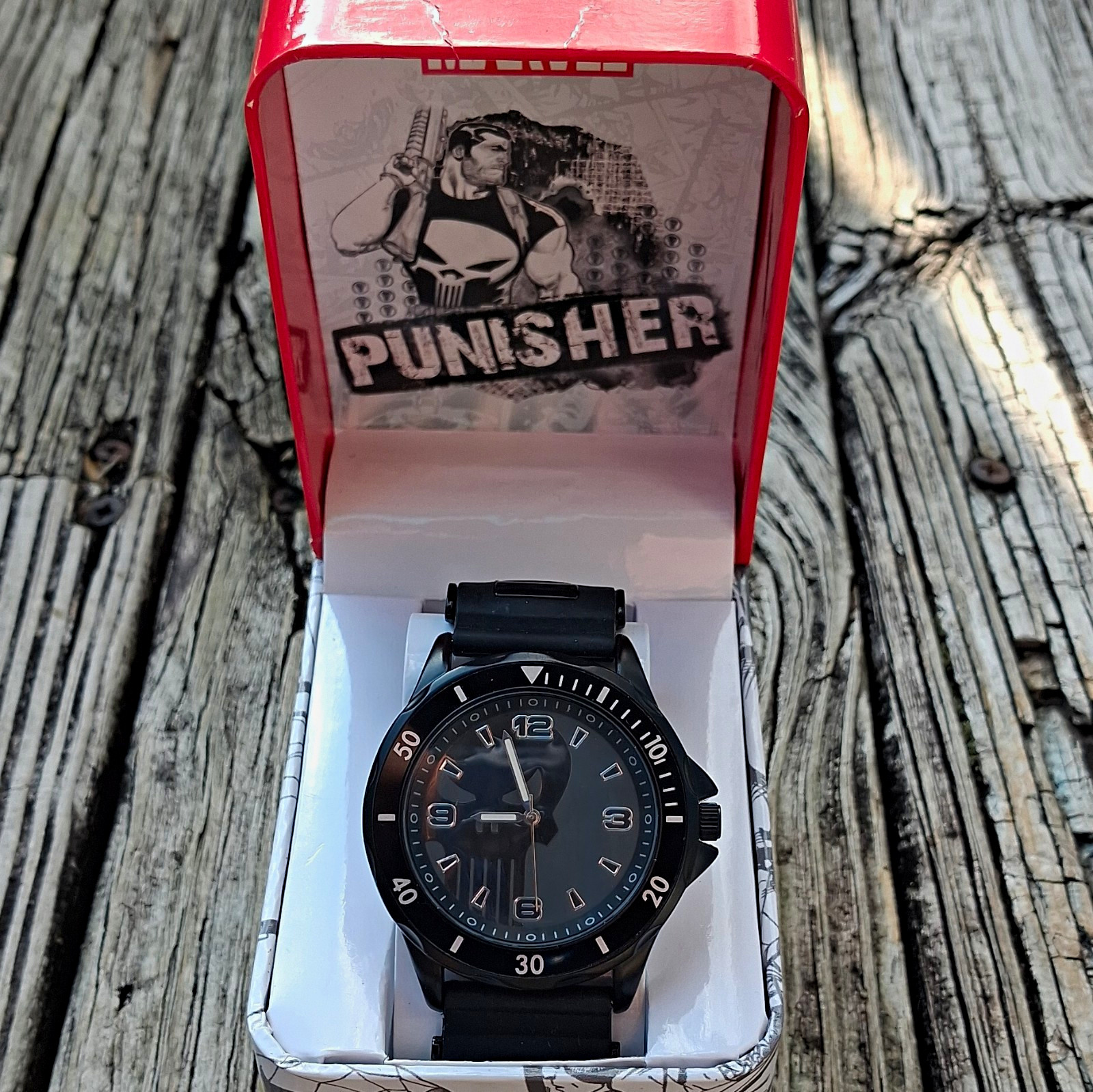 Marvel Punisher Quartz 44-47.9mm Black Metal Case Black Rubber Strap w/ Box