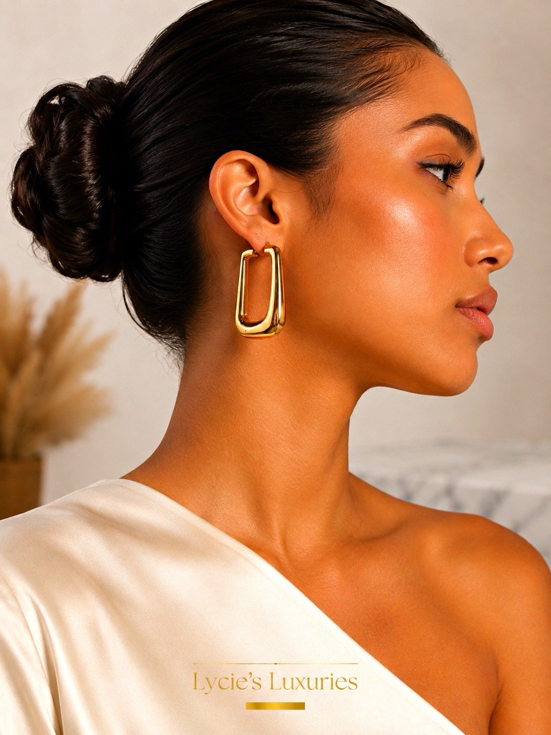 NEW  Authentic JACQUEMUS Les Boucles Ovalo Earrings