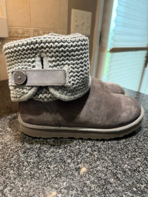 UGG Shaina Gray Suede Knit Cuff Button Ankle Boots Women\'s Size 8