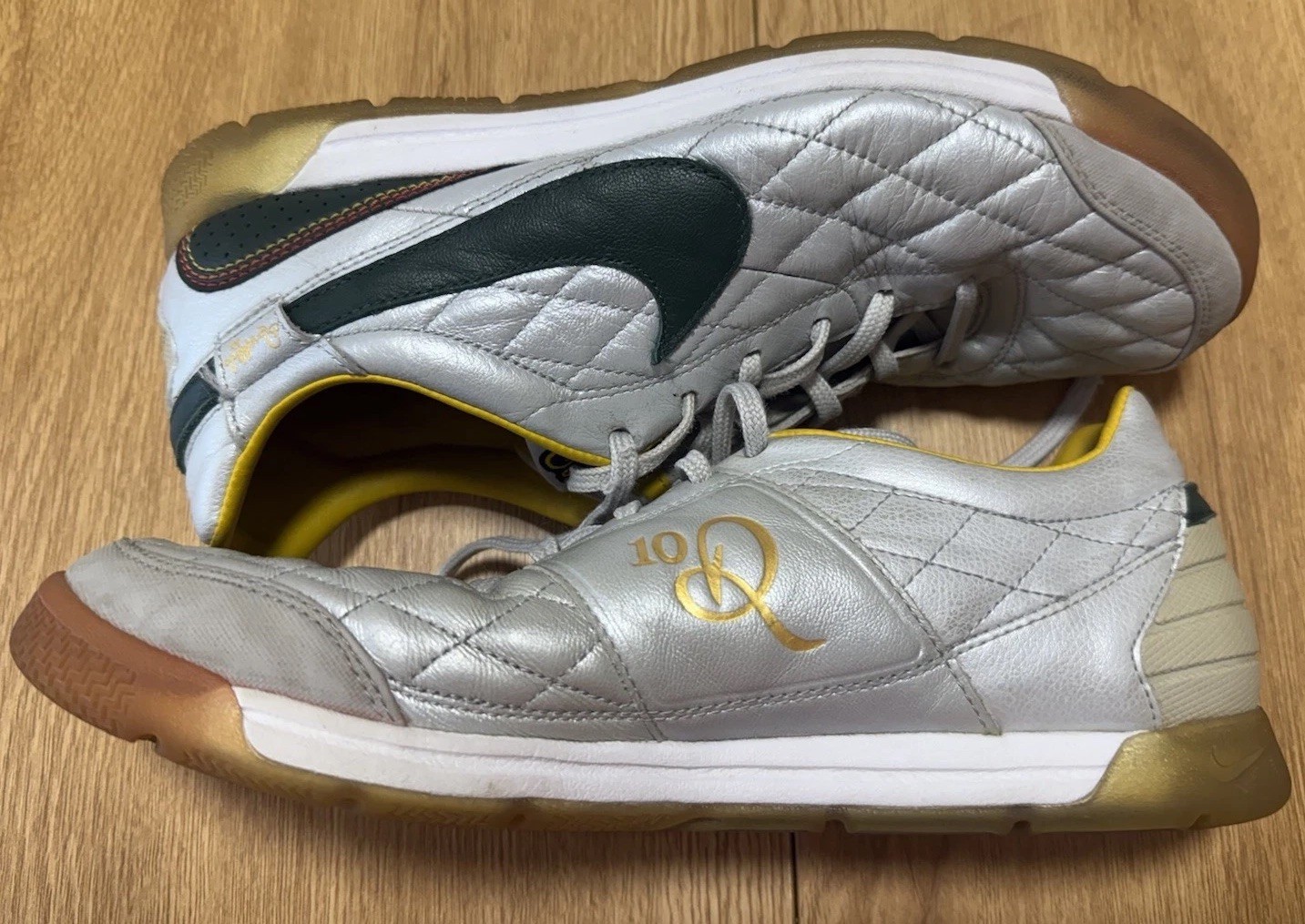 2008 Vintage Nike Tiempo Legend Ronaldinho Sz 11 US Silver/Green/Gum 324786-038 2008 Vintage Nike Tiempo Legend Ronaldinho Sz 11 US Silver/Green/Gum 324786-038